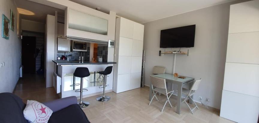 Lovely Apartment In Marina Baie Des Anges- Baronnet - Sew View, Free Parking Spaces On Site, Restaurants, Beach, Supermarket Villeneuve-Loubet Εξωτερικό φωτογραφία
